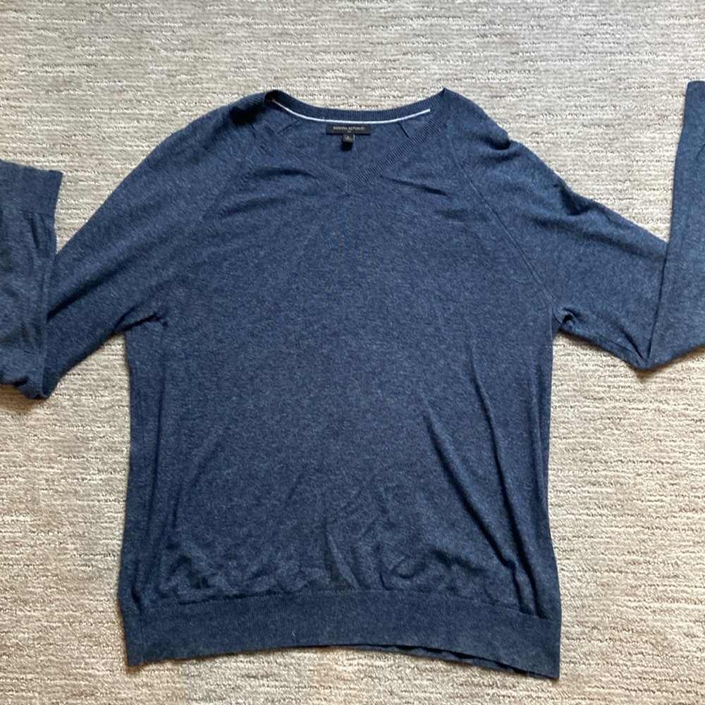 Banana Republic sweater in great shape.